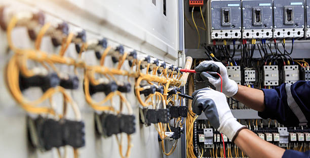 Professional Electrician technician working in Cuyahoga Falls, OH
